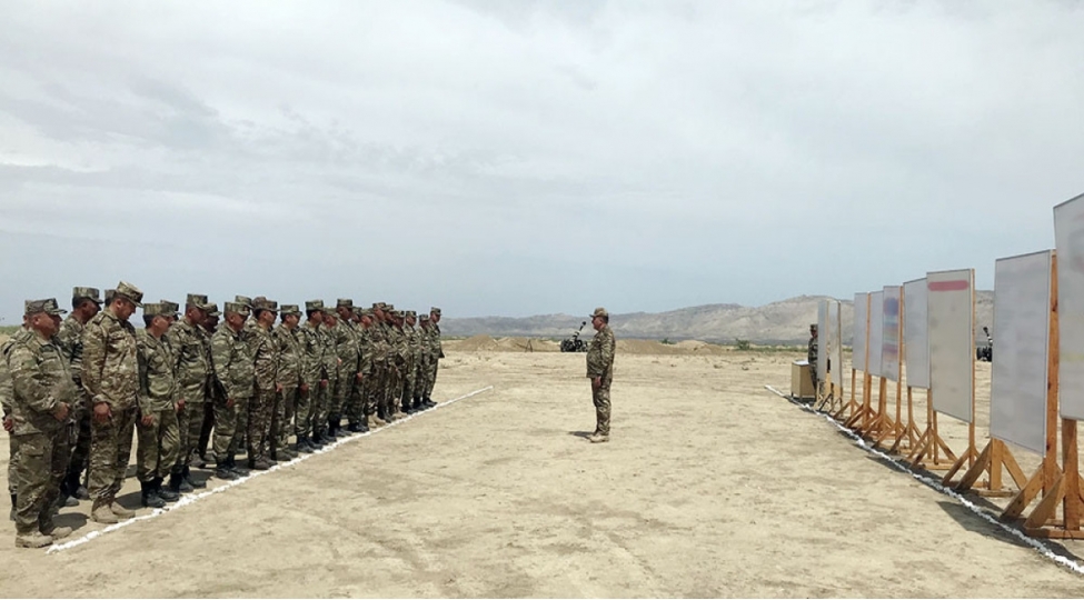 quru-qoshunlarinin-artilleriya-reislerinin-toplanishi-kechirilib-video