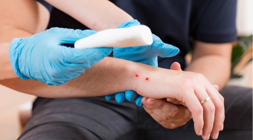 ilan-sancan-shexse-qani-temizlemek-uchun-choxlu-maye-verilmelidir-hekim-mesleheti