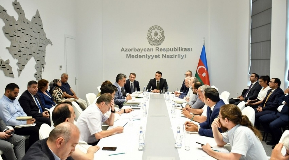 medeniyyet-naziri-nashirlerle-gorushub