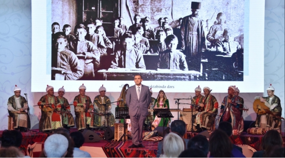 heyder-eliyev-merkezinde-mir-mohsun-nevvaba-hesr-edilen-kitabin-teqdimati-olub-foto