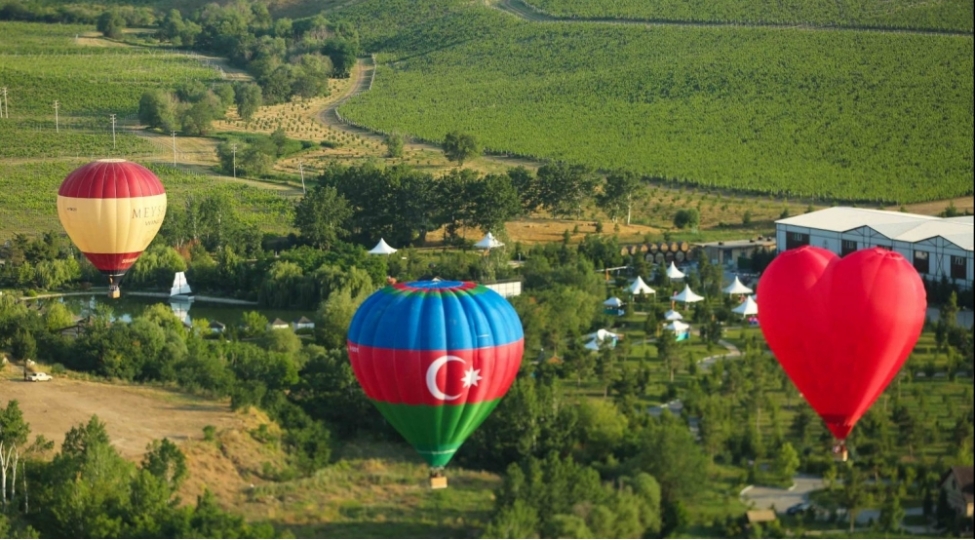 azerbaycanda-ilk-hava-sharlari-festivali-kechirildi