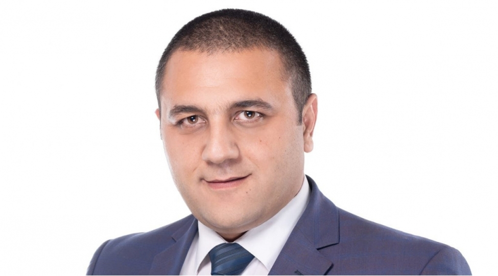 ermenistanda-deputat-qeza-toredib