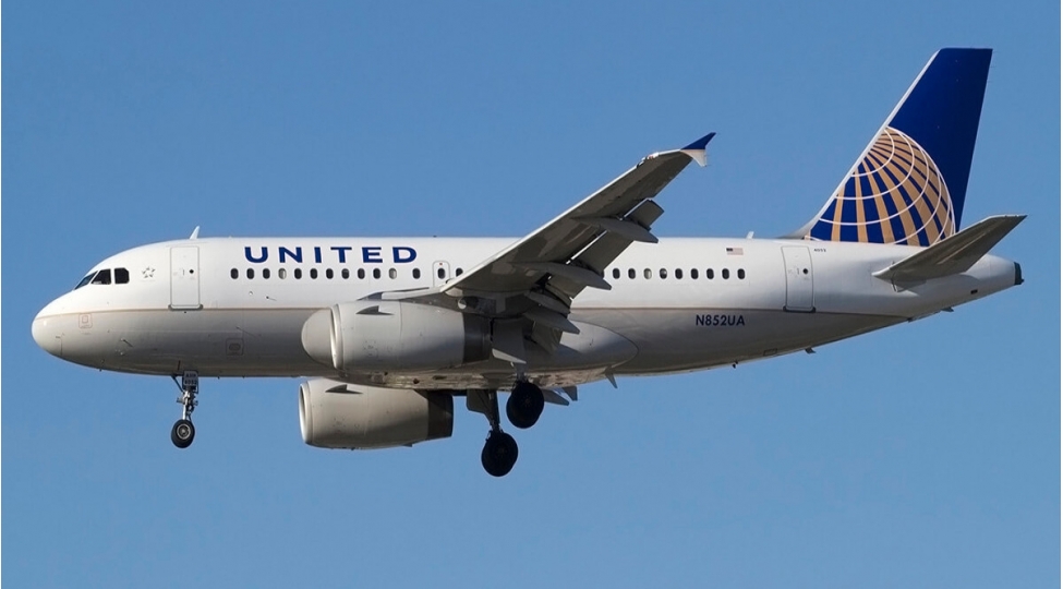 hermetikliyi-pozulan-teyyare-tel-evive-geri-qayidir-video