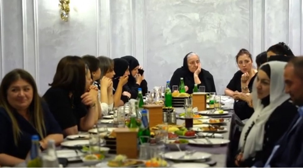 security-operation-services-mmc-sos-ushaq-evini-ziyaret-edib-shehid-analari-ile-gorush-kechirib-video