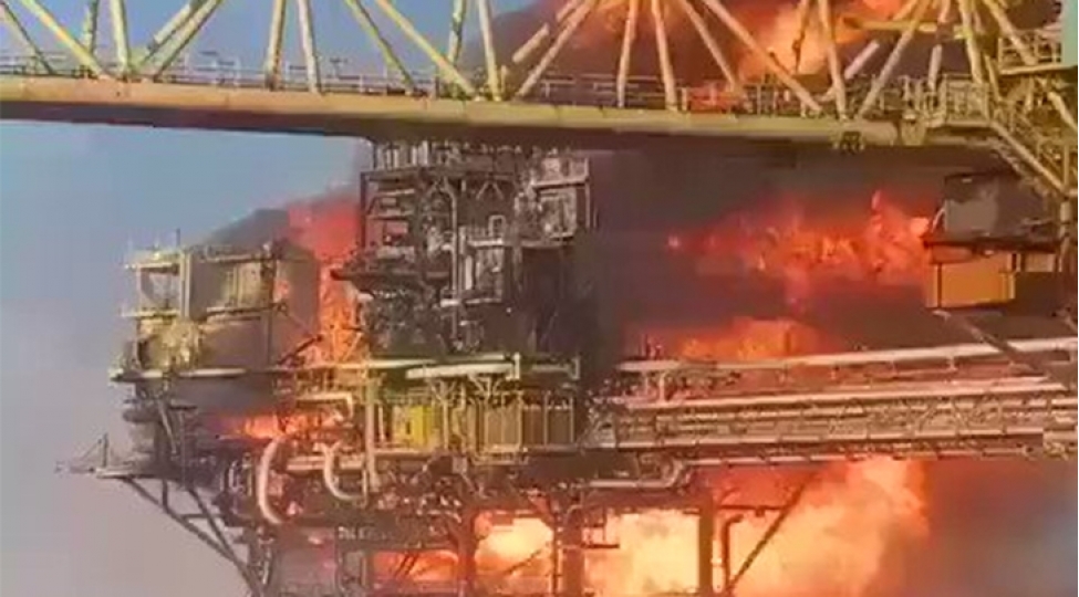 meksika-korfezinde-neft-platformasinda-yangin-bash-verib