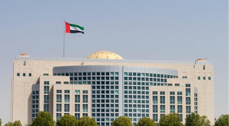 bee-tehrandaki-sefirliyini-baglayib