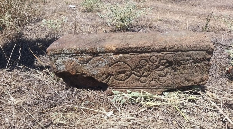 celilabadda-orta-esrlere-aid-qebiristanliq-ashkarlanib