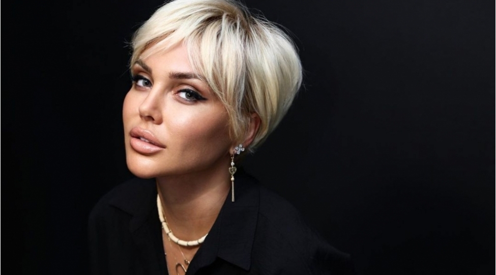 samire-mustafayeva-formada-qalma-sirrini-bolushdu