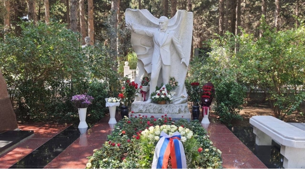 rusiya-sefiri-muslum-maqomayevin-mezarini-ziyaret-edib-foto