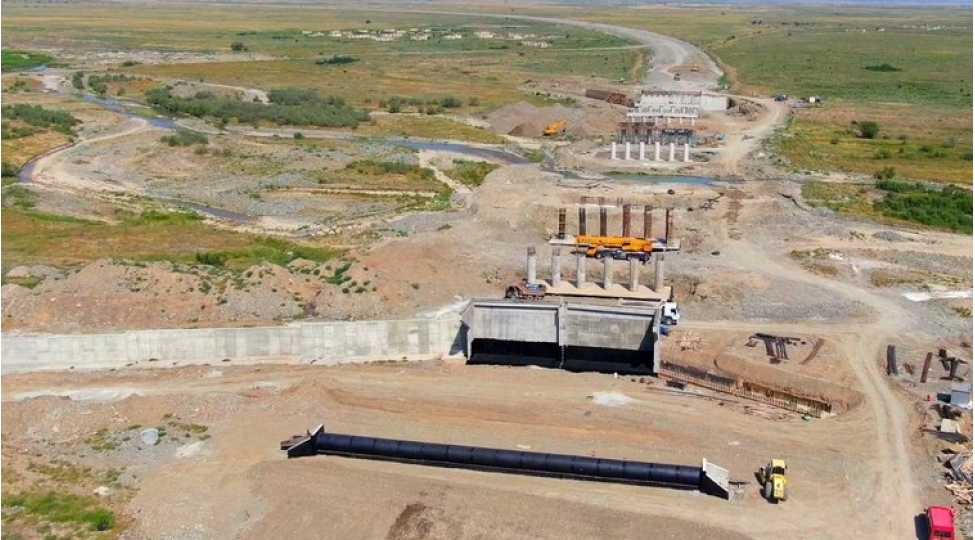 agdam-fuzuli-avtomobil-yolunun-inshasi-suretle-davam-edir-video