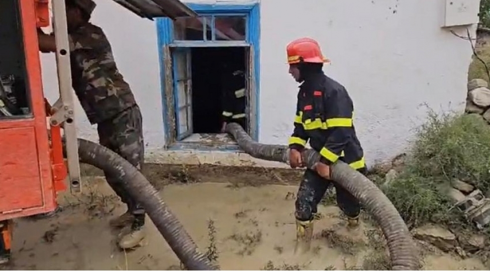 xizida-evleri-su-basib-video