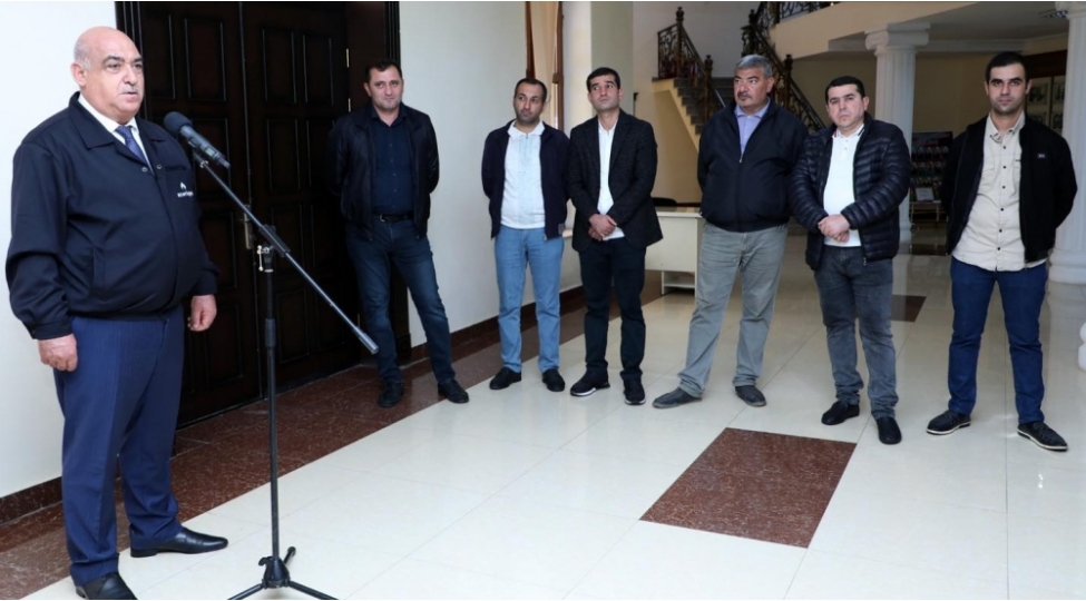 azeriqazresmileri-kurdemirde-sahikarlarin-problem-ve-tekliflerini-dinleyibler-foto