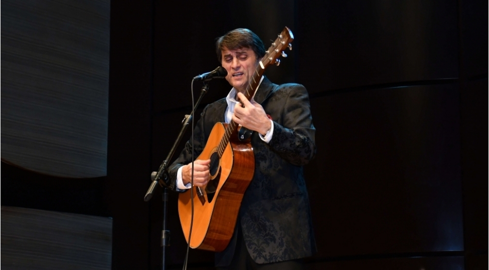 ulu-onder-heyder-eliyev-mene-azerbaycan-dilinde-ifa-etmeyi-meslehet-gordu-xalq-artisti-serxan-serxan