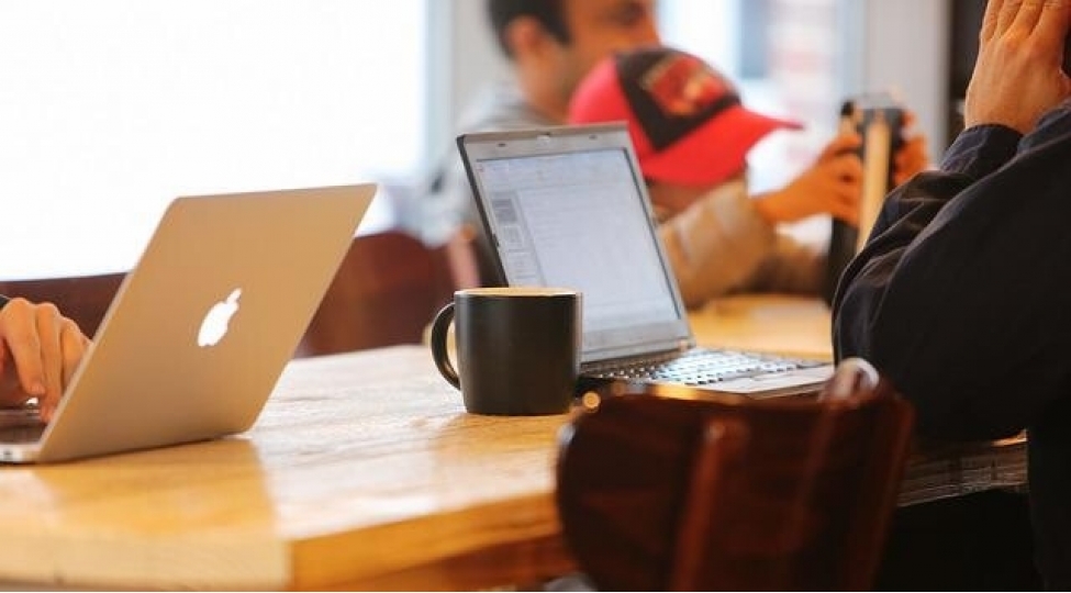 onlarin-da-xoshbextliyi-qeribeliklerindedir