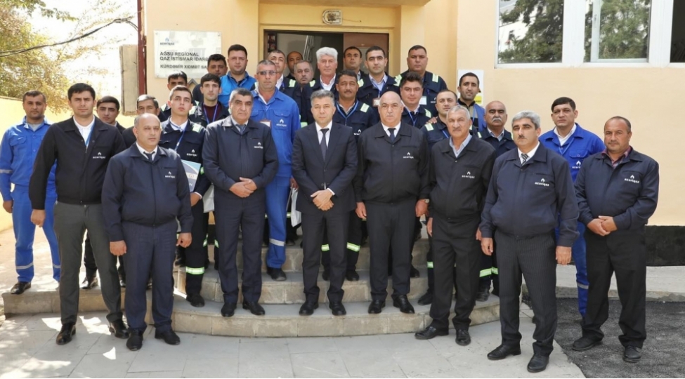 azeriqazin-14-emekdashina-fexri-fermanlar-ve-hediyyeler-verilib-foto