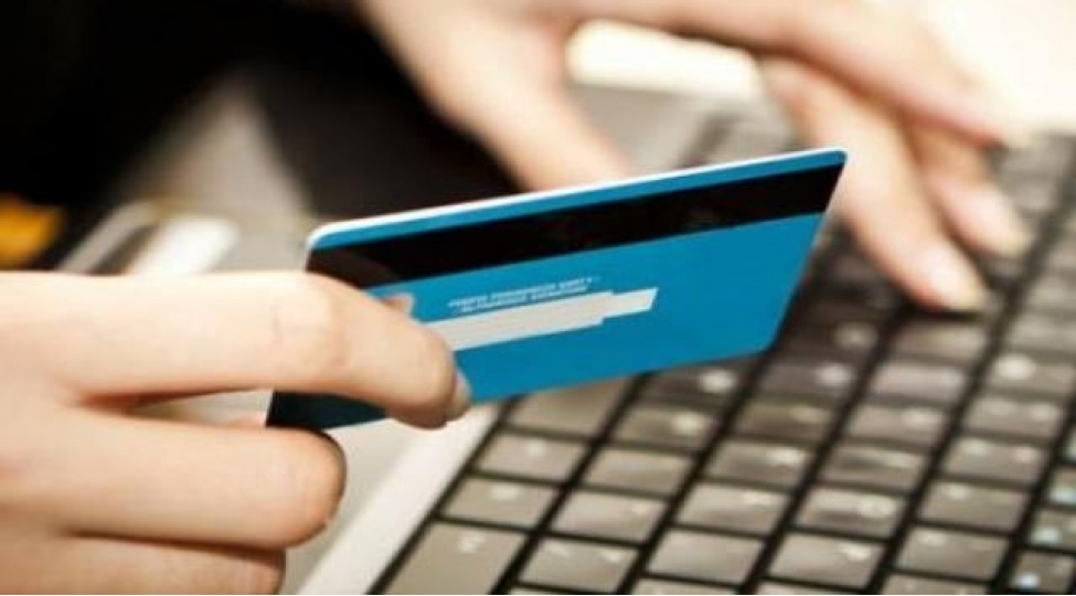 oten-gun-vetendashlarin-bank-kartlarindan-11-min-manatdan-chox-pul-ogurlanib