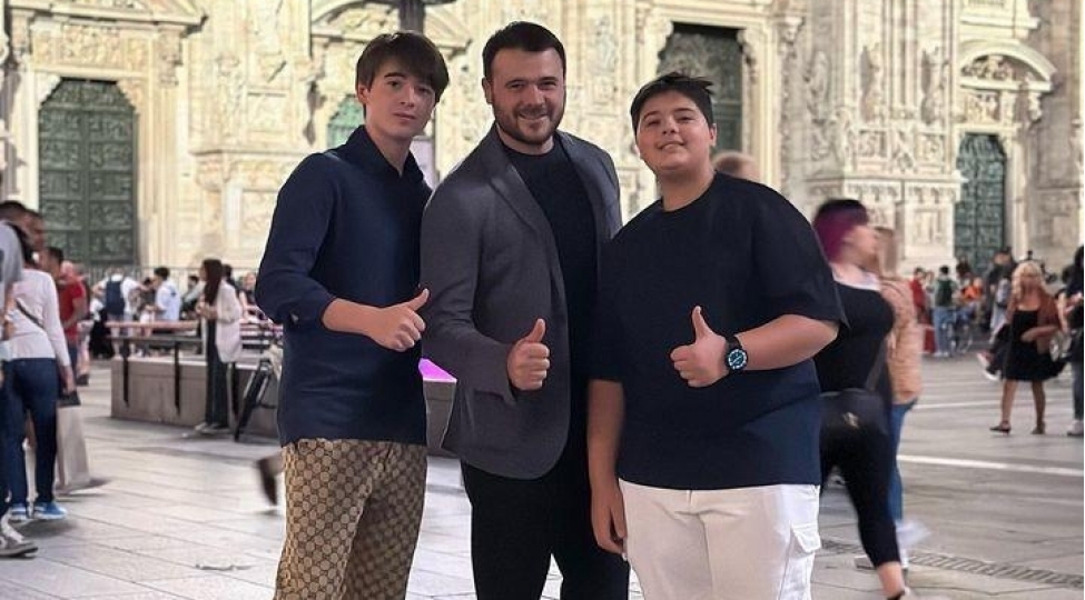 emin-agalarov-ekizleri-ile-italiyada-foto