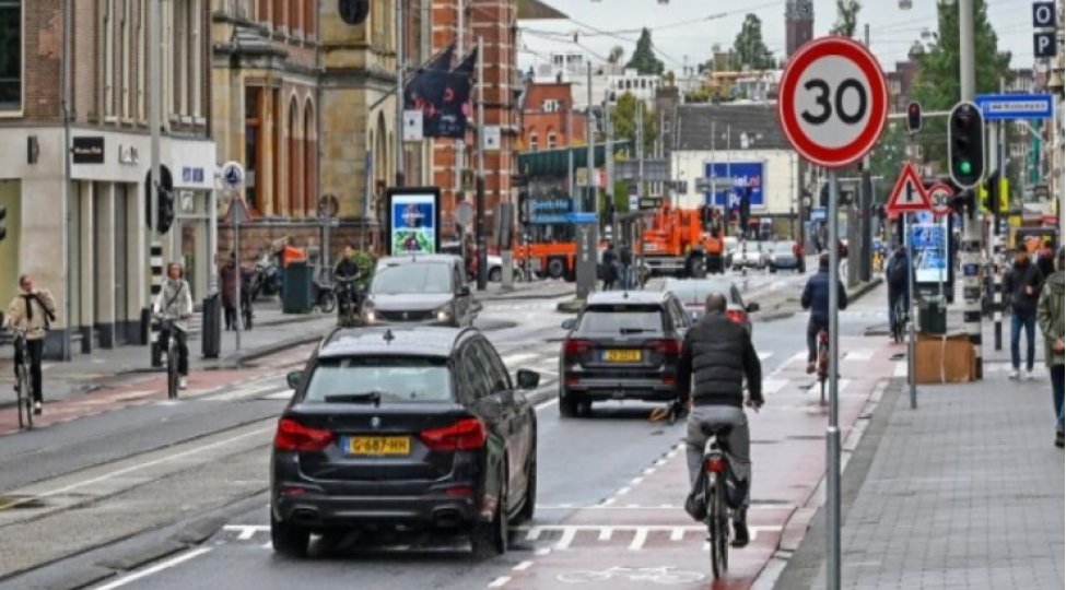 bu-sheherde-avtomobillerin-suret-heddi-saatda-30-kilometre-endirildi