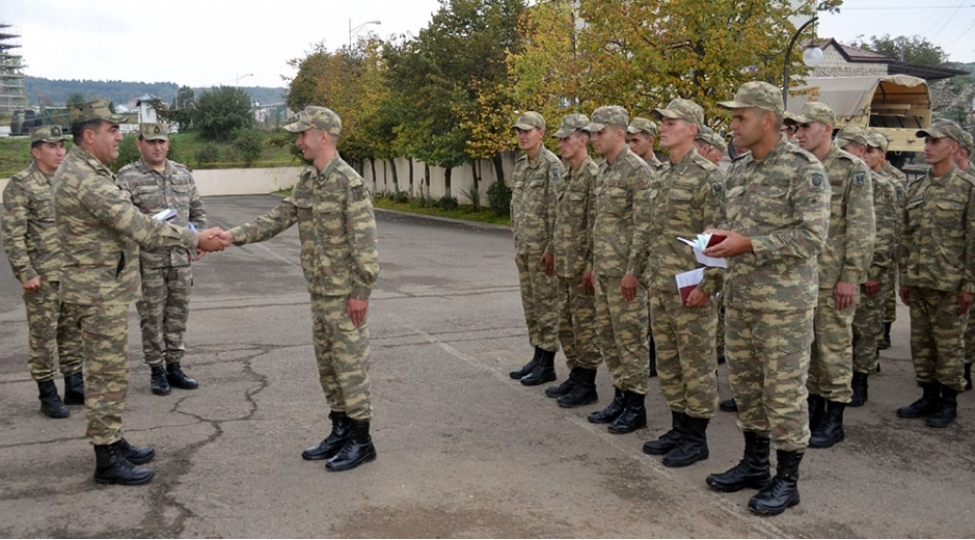 xidmet-muddeti-basha-chatan-bir-qrup-herbi-qulluqchu-terxis-olunub