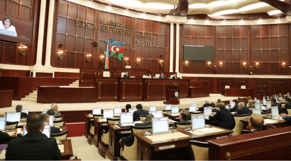 parlament-qiymetli-metallar-ve-dashlarin-alqi-satqisi-ile-bagli-qanun-layihesini-tesdiqleyib