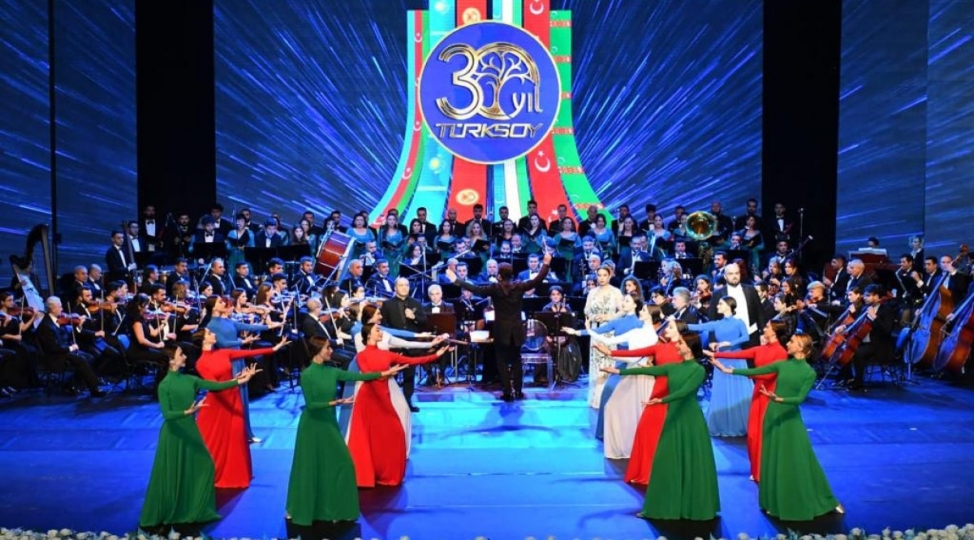 bakida-turksoy-un-30-illiyine-hesr-olunmush-qala-konsert-kechirilib-yenilenib