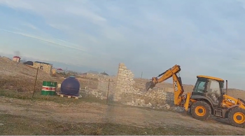 fhn-terefinden-qanunsuz-tikililer-sokulub