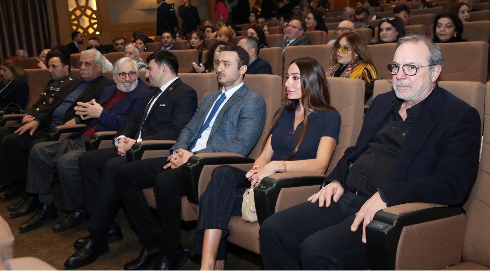 arzu-eliyeva-hadrut-sen-azadsan-senedli-filminin-teqdimatinda-fotolar