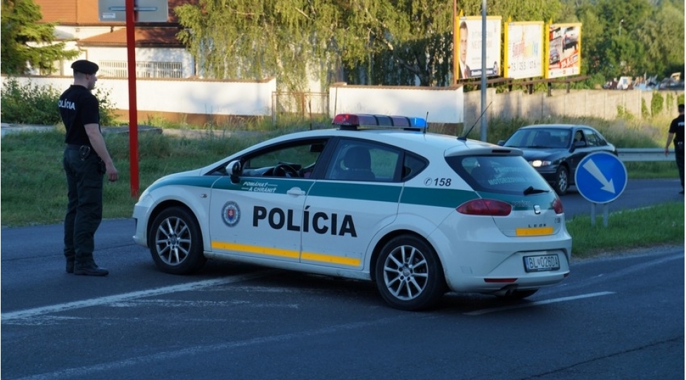 slovakiya-polisi-insanlari-praqadaki-kimi-gulleleyeceyi-ile-hedeleyen-shexsi-saxlayib