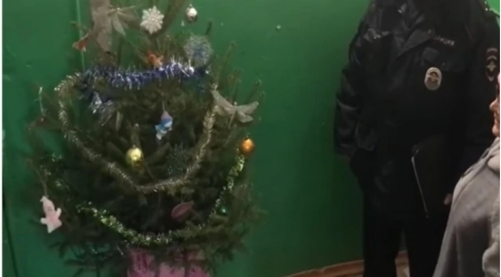 kuche-yolkasini-ogurlayib-sevgilisine-hediyye-etdi