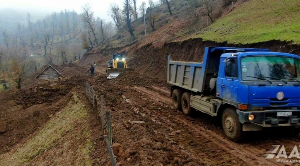 astara-rayonunun-duriyyeshumrud-avtomobil-yolu-esasli-shekilde-temir-olunur-fotovideo