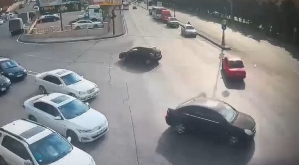 bakida-narkotik-vasitenin-tesiri-altinda-avtoxuliqanliq-hereketleri-eden-surucu-hebs-edilib