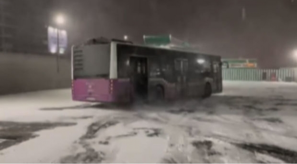 bakida-drift-eden-avtobus-surucu-ile-bagli-shirketden-achiqlama-videoyenilenib