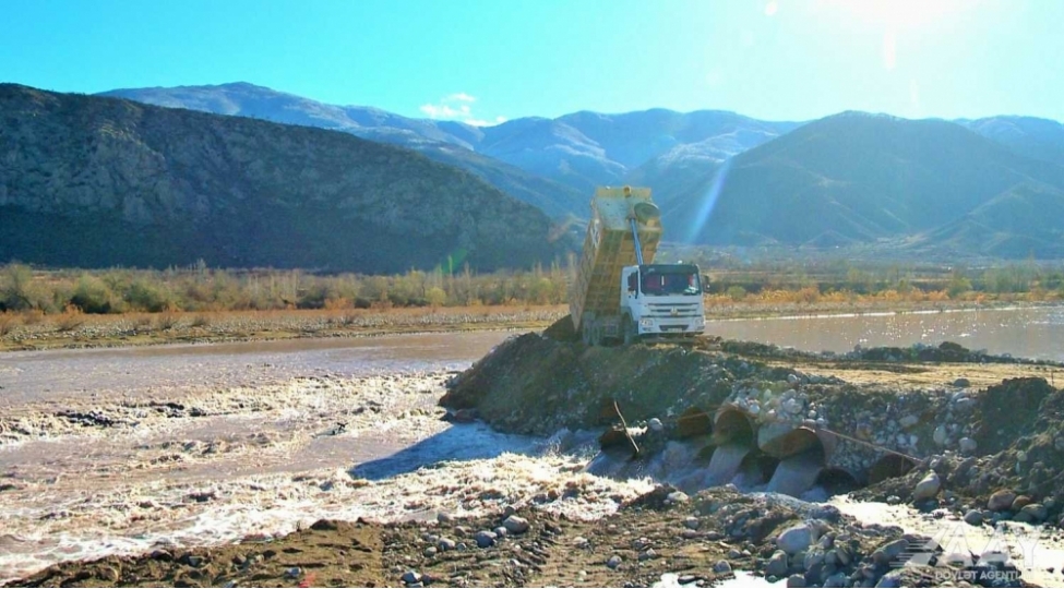azerbaycanin-esas-hissesini-naxchivanla-birleshdiren-yolun-tikintisi-ishleri-icra-olunur-fotovideo