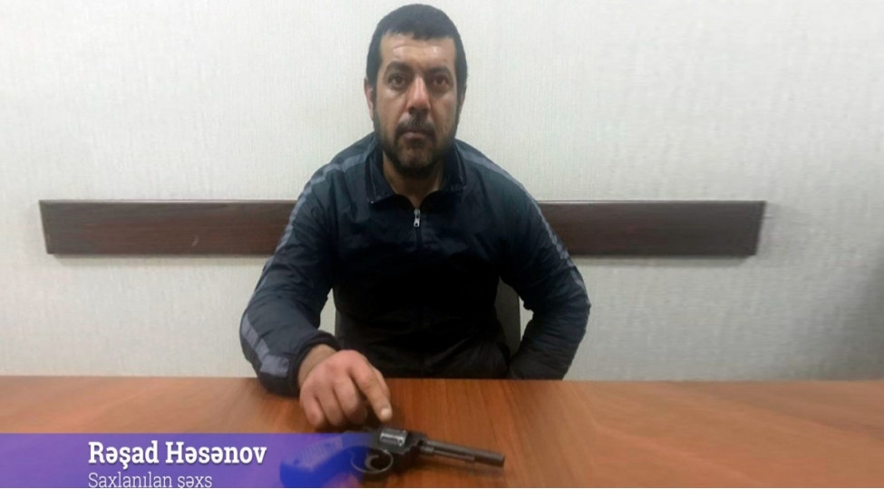 binede-silahli-shexs-saxlanilib-fotovideo