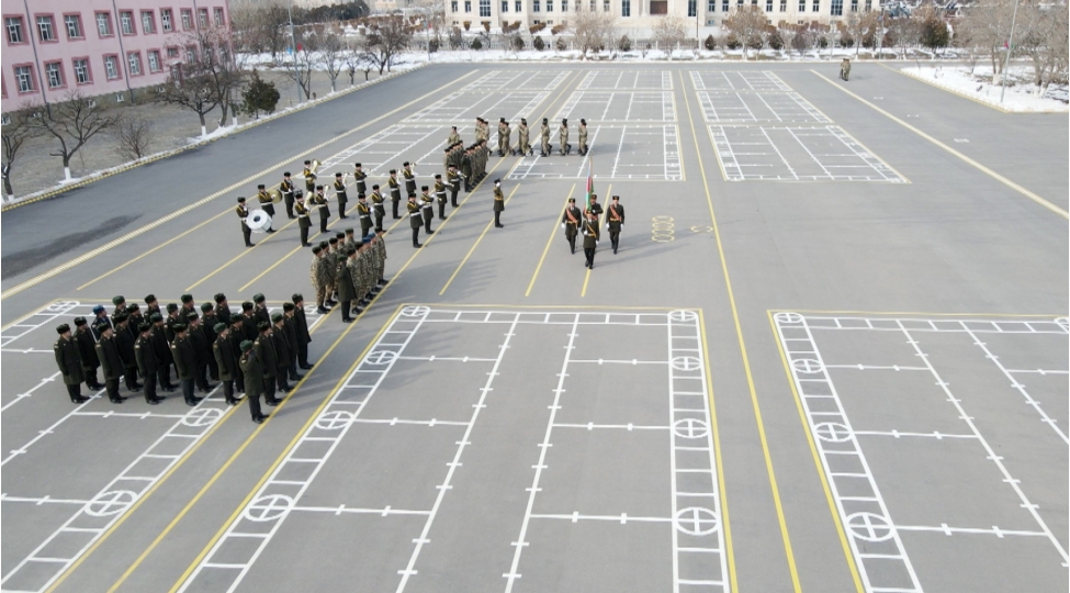 euo-da-gizir-ve-muddetden-artiq-heqiqi-herbi-xidmet-herbi-qulluqchusu-kurslarinin-novbeti-buraxilishi-olub-fotovideo