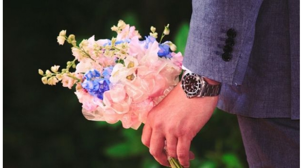 kishilerin-bagishladigi-gul-desteleri