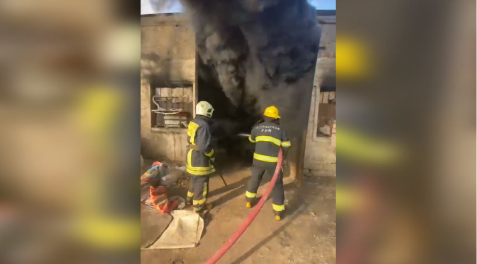 sumqayitda-emal-sexinde-yangin-olub