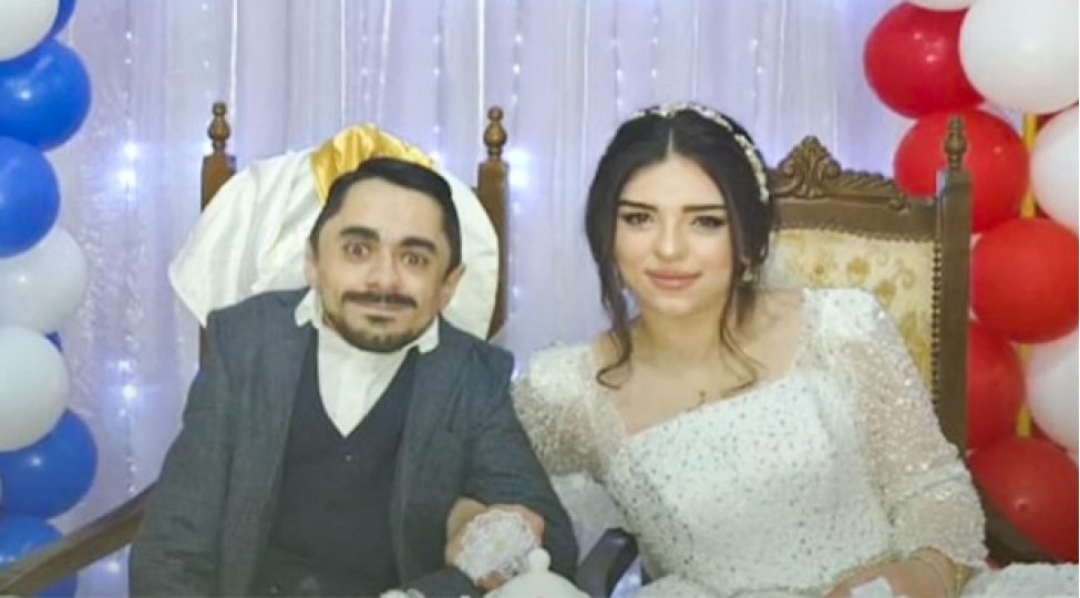 16-yashli-qizla-32-yashli-kishinin-evlenmesi-video