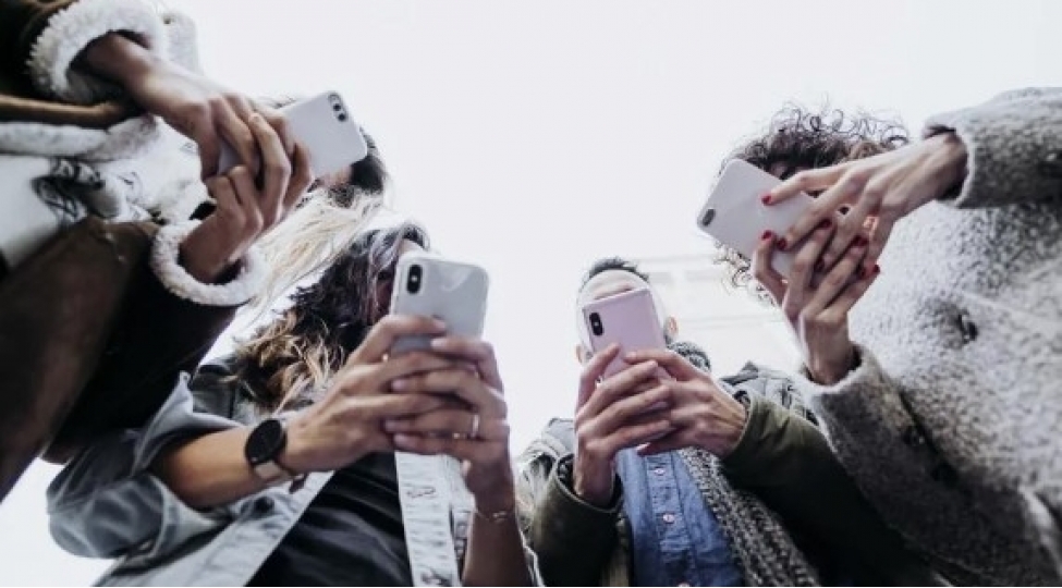 insanlarin-mentiqi-seviyyesi-ashagi-dushur