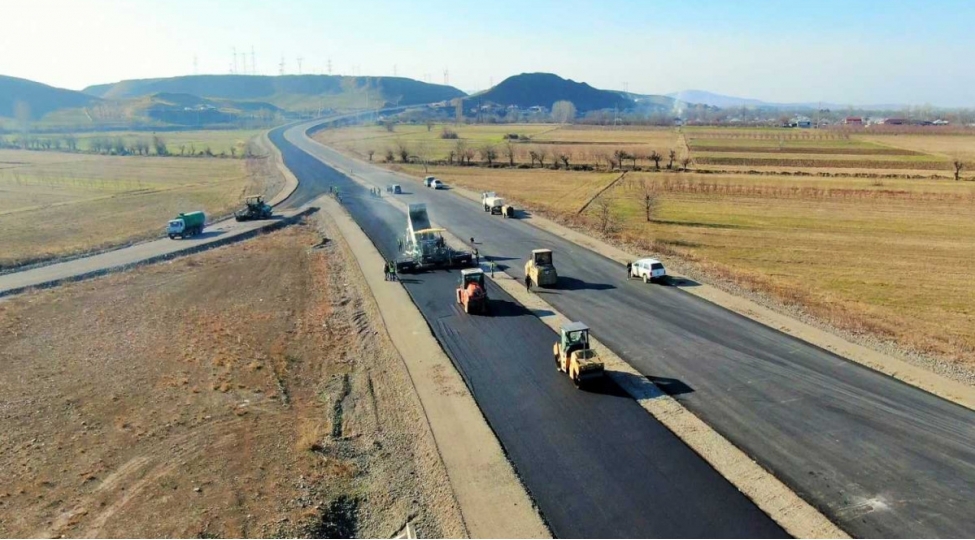 boyuk-ipek-yolunun-terkib-hissesi-olan-magistralin-genishlendirilmesi-ishleri-yekunlashir-fotovideo