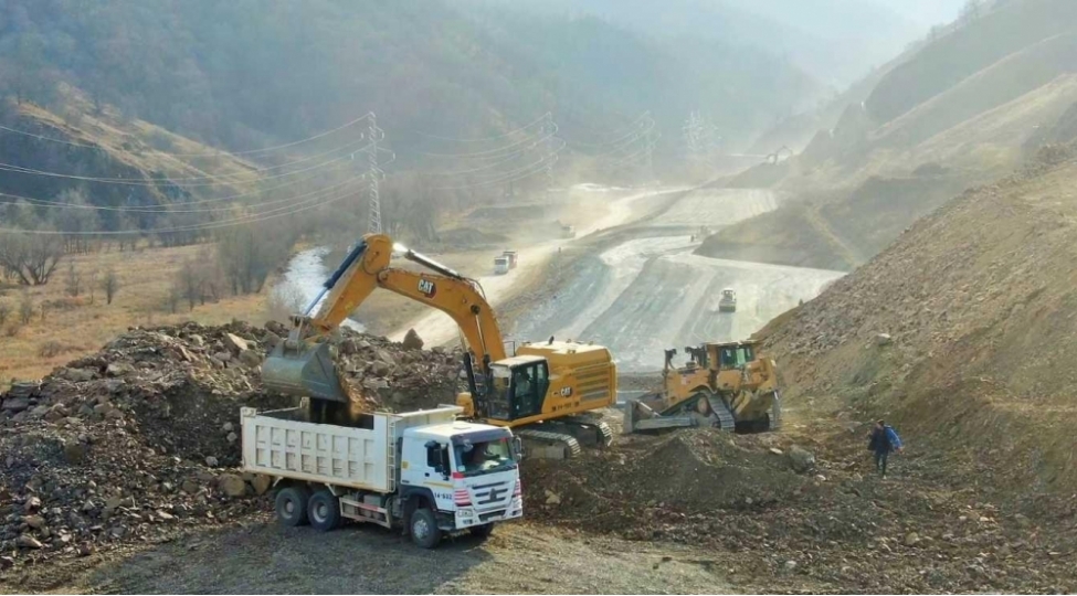 kelbecer-lachin-avtomobil-yolunun-inshasi-davam-etdirilir-fotovideo