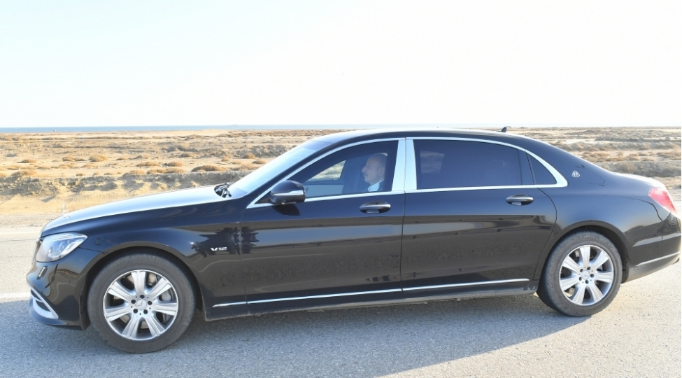 prezident-ilham-eliyev-xocali-soyqirimi-qurbanlarinin-xatiresini-bir-deqiqelik-sukutla-yad-edib-video