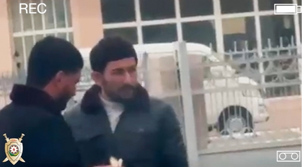 naxchivanda-hede-qorxu-ile-elde-olunan-pulu-mehkumlara-gonderen-shexsler-tutulub-video