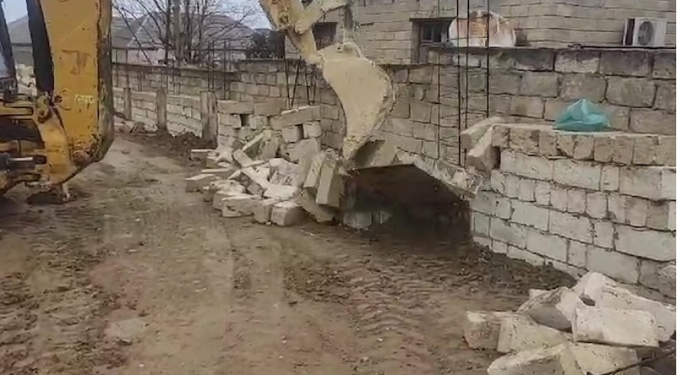 xirdalan-ve-mehdiabadda-qanunsuz-tikililer-sokulub-fotovideo