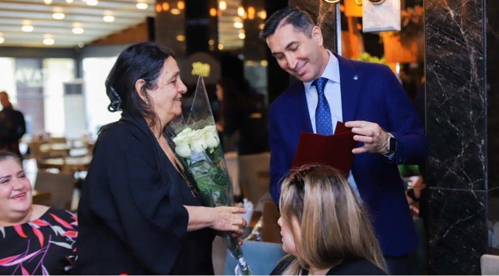 sos-mmc-8-mart-bayramini-shehid-analari-ile-birlikde-qeyd-edib-videofoto