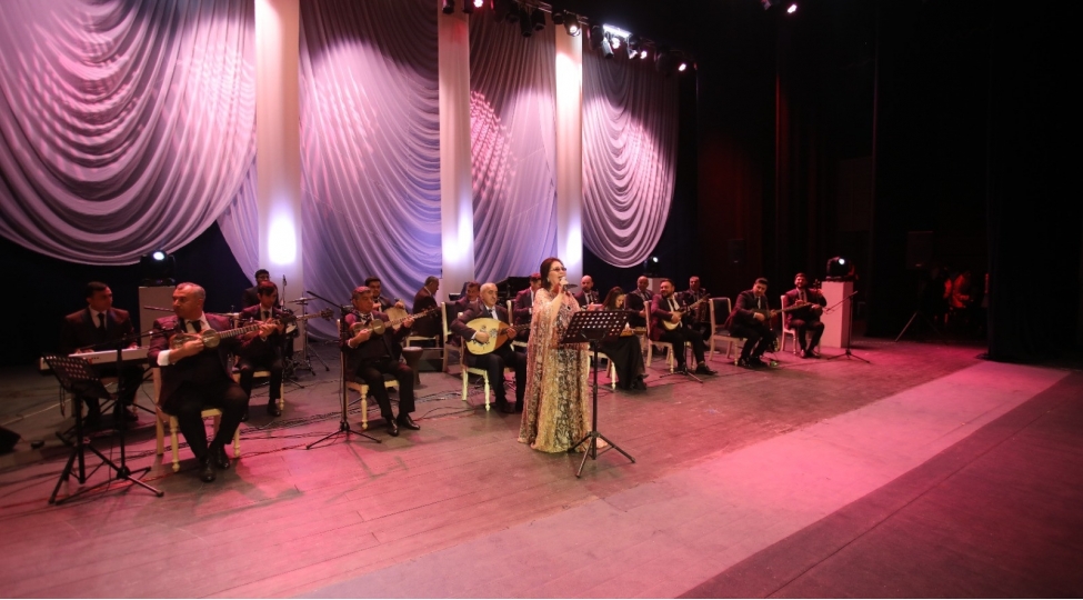 gence-dovlet-filarmoniyasinda-shehid-ve-qazi-aileleri-uchun-konsert-proqrami-teshkil-edilib