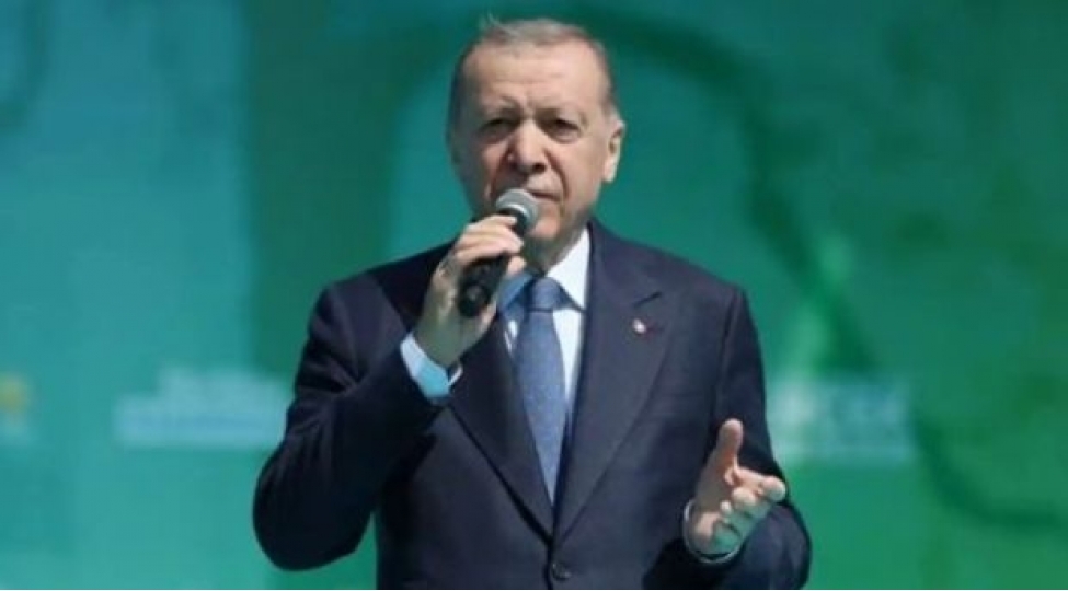 erdogan-meshhur-mugenni-ile-mahni-oxudu-video