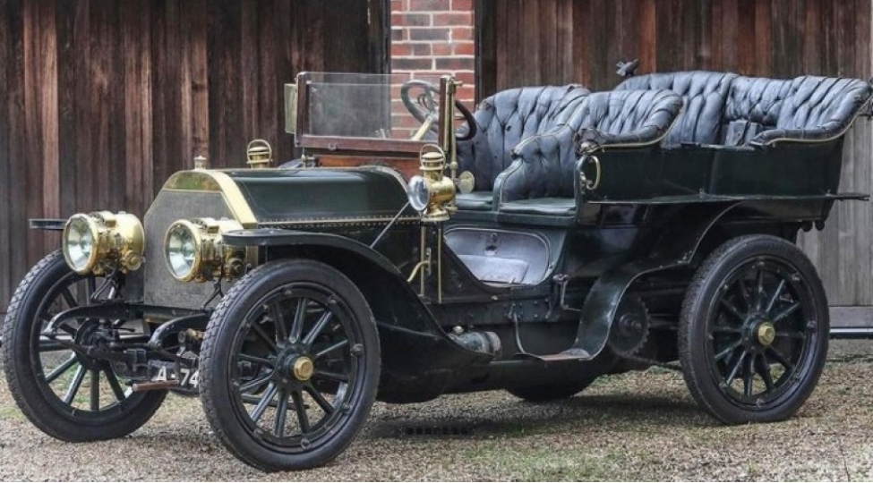 rekord-qiymete-satilan-en-qedim-mercedes