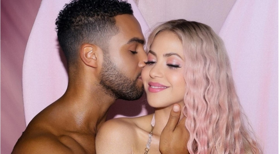 shakiradan-onunla-sevgili-olma-xeberlerine-reaksiya-foto