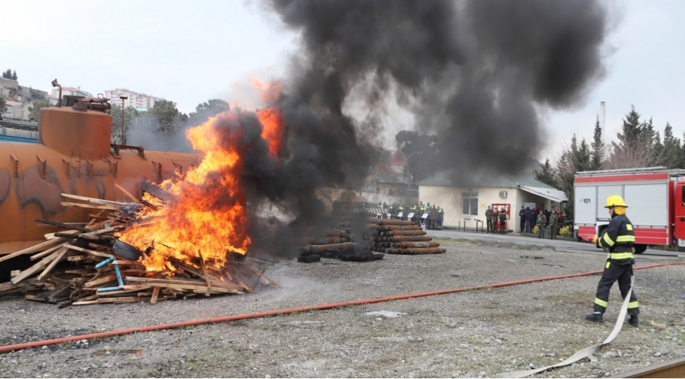 fhn-ve-ady-birge-telim-kechirib-fotovideo